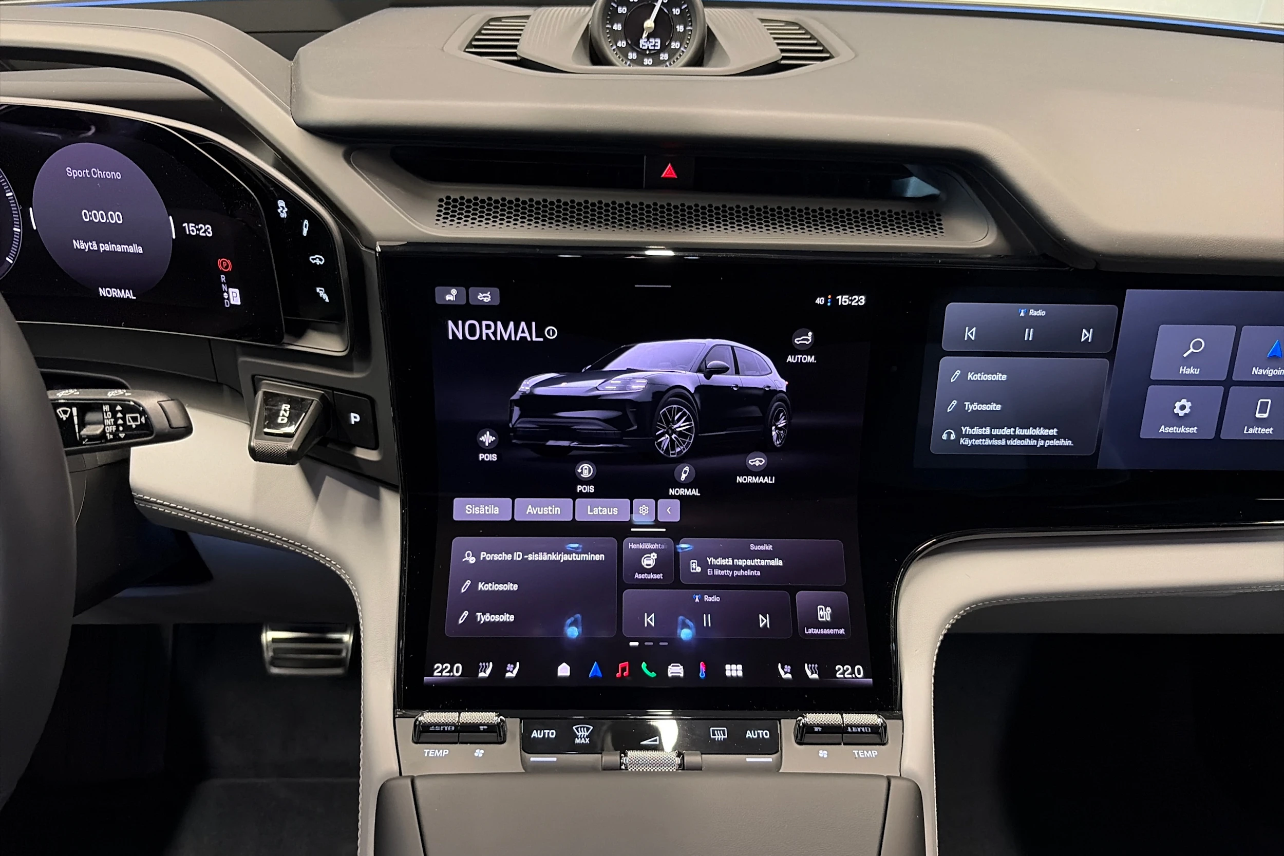 musta Porsche Cayenne 2026 kuva 17.