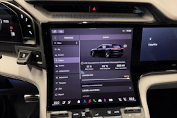 musta Porsche Cayenne 2026 kuva 21.