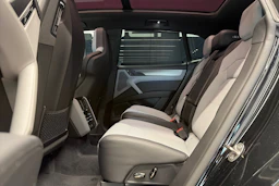 musta Porsche Cayenne 2026 kuva 26.