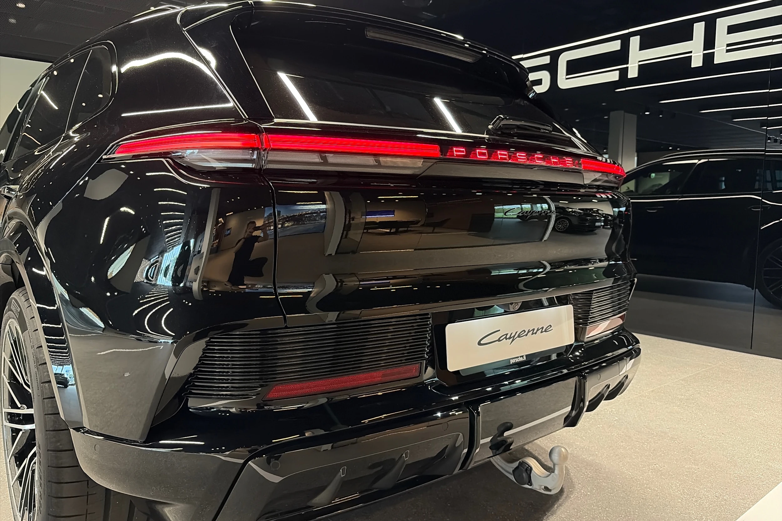 musta Porsche Cayenne 2026 kuva 32.