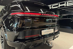 musta Porsche Cayenne 2026 kuva 32.