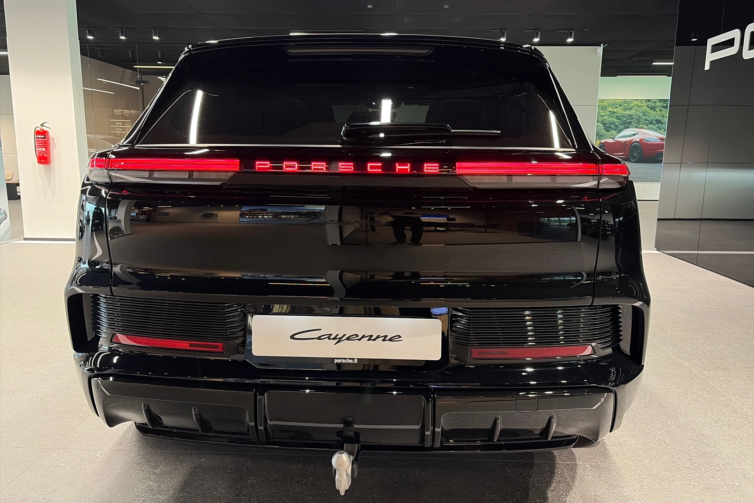 musta Porsche Cayenne 2026 kuva 33.