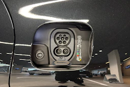 musta Porsche Cayenne 2026 kuva 35.