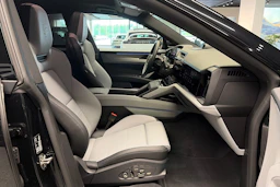 musta Porsche Cayenne 2026 kuva 37.
