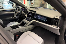 musta Porsche Cayenne 2026 kuva 38.