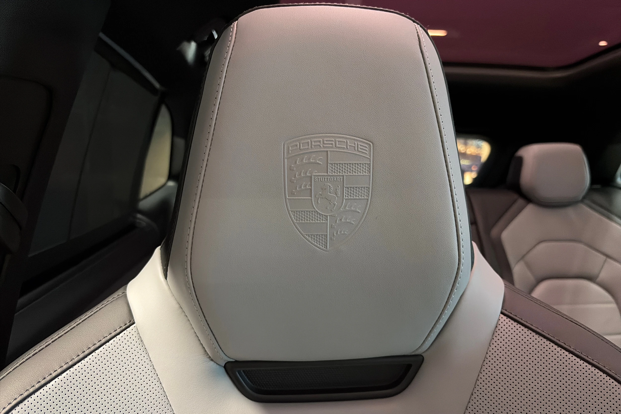 musta Porsche Cayenne 2026 kuva 39.