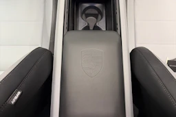musta Porsche Cayenne 2026 kuva 40.