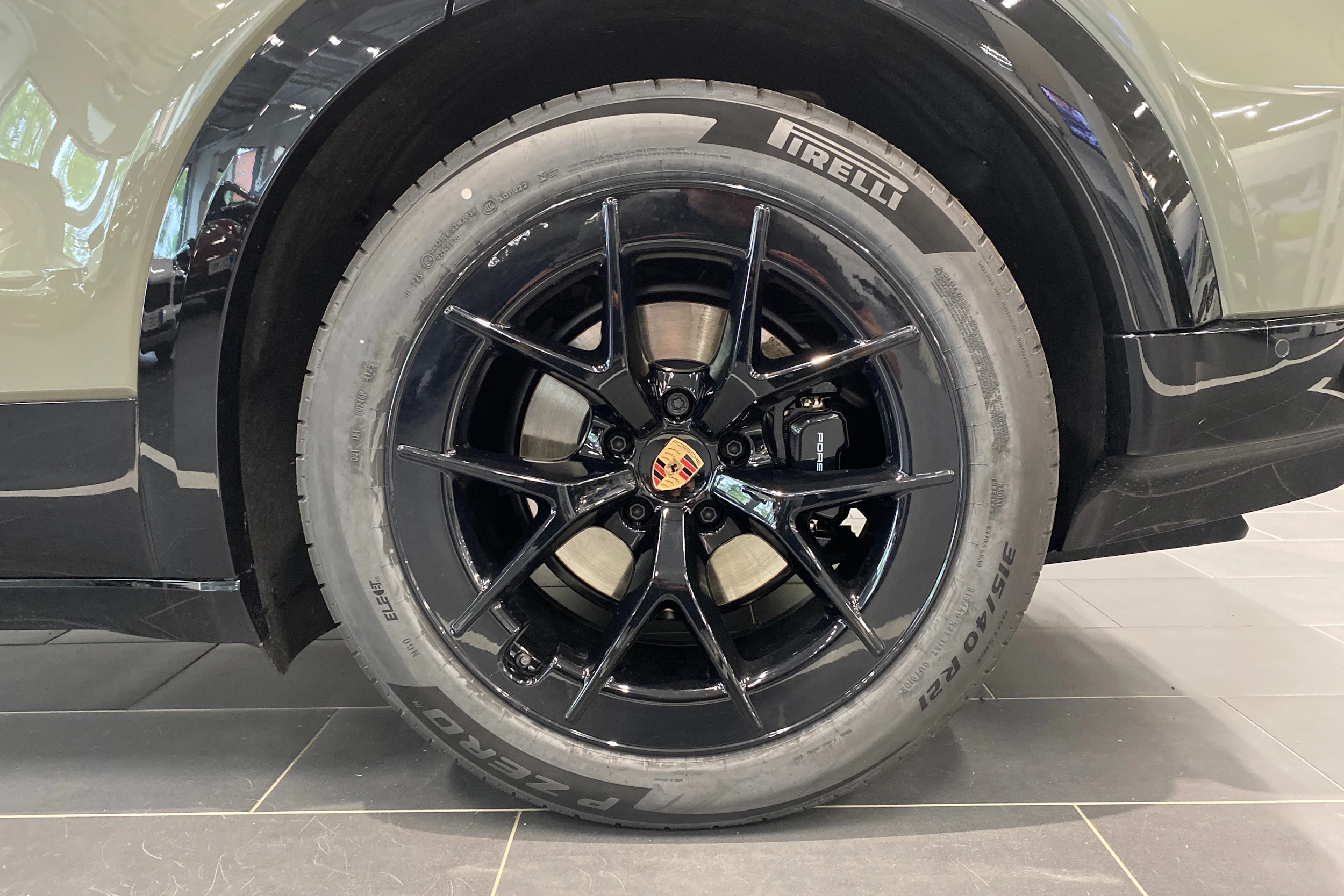 met. vihreä Porsche Cayenne 2026 kuva 10.