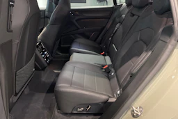 met. vihreä Porsche Cayenne 2026 kuva 17.