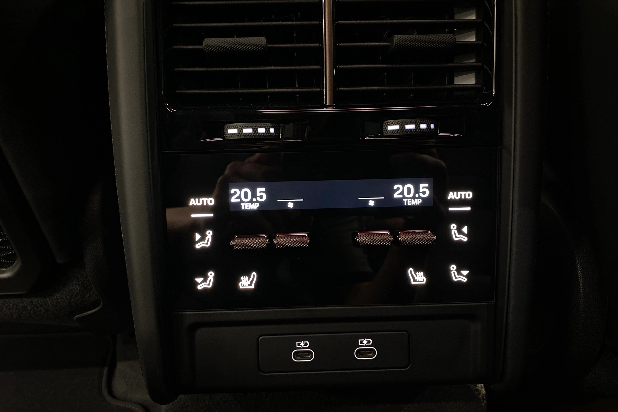 met. vihreä Porsche Cayenne 2026 kuva 18.