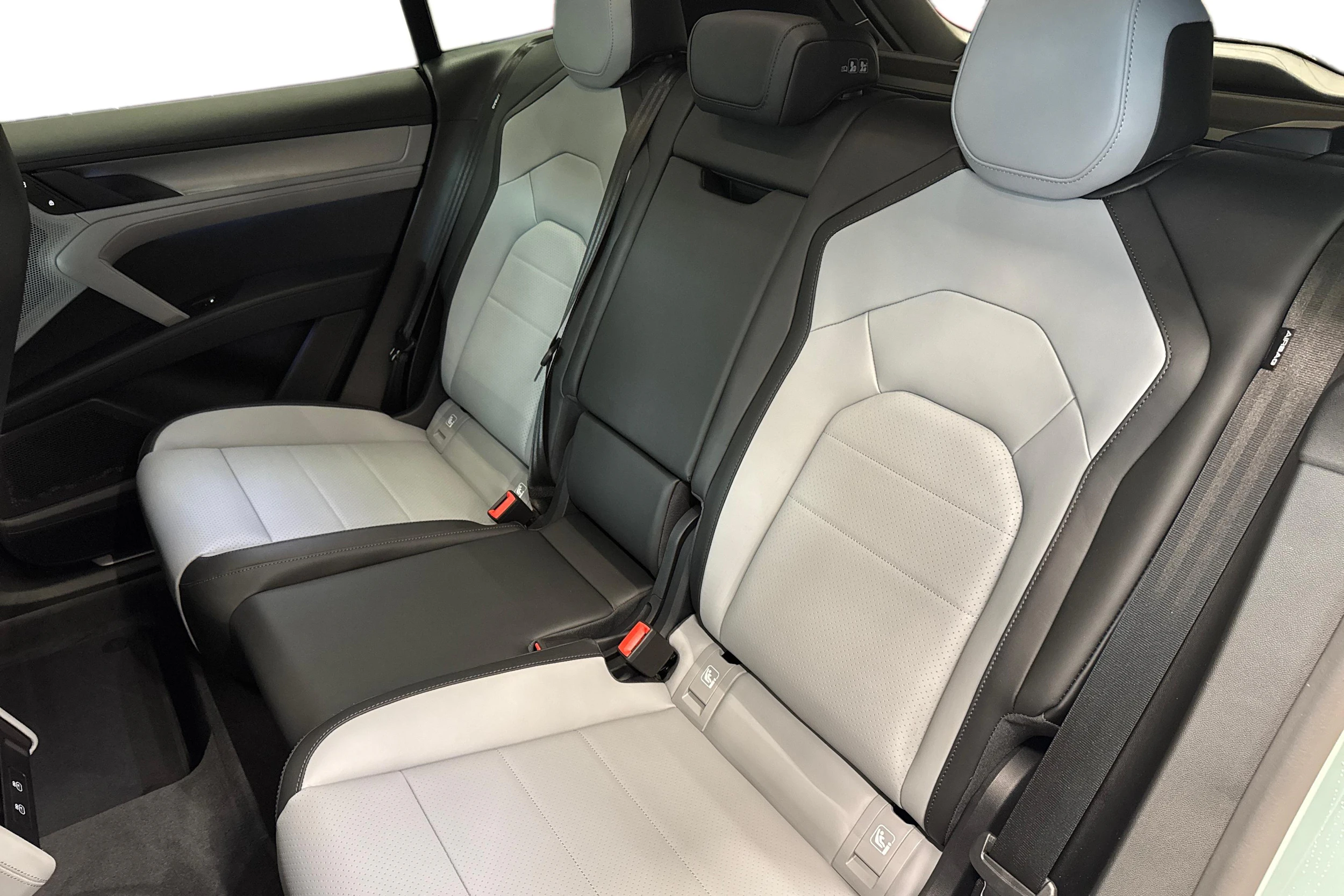 Vihreä Porsche Cayenne 2026 kuva 9.