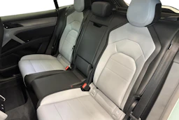 Vihreä Porsche Cayenne 2026 kuva 9.