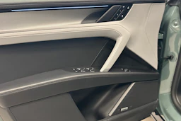 Vihreä Porsche Cayenne 2026 kuva 11.