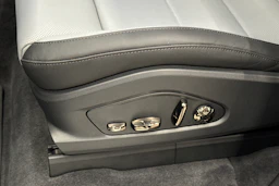 Vihreä Porsche Cayenne 2026 kuva 12.