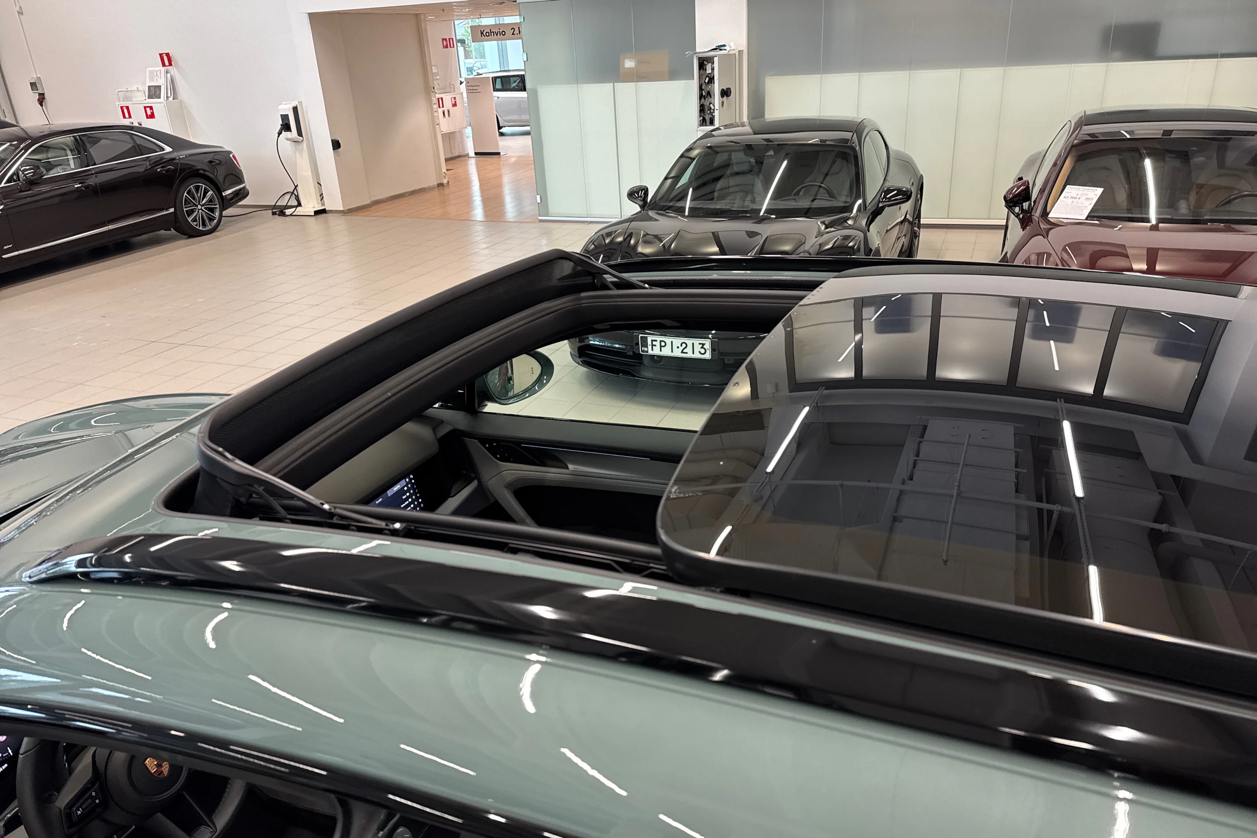 Vihreä Porsche Cayenne 2026 kuva 14.