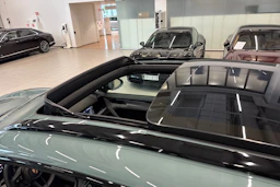 Vihreä Porsche Cayenne 2026 kuva 14.