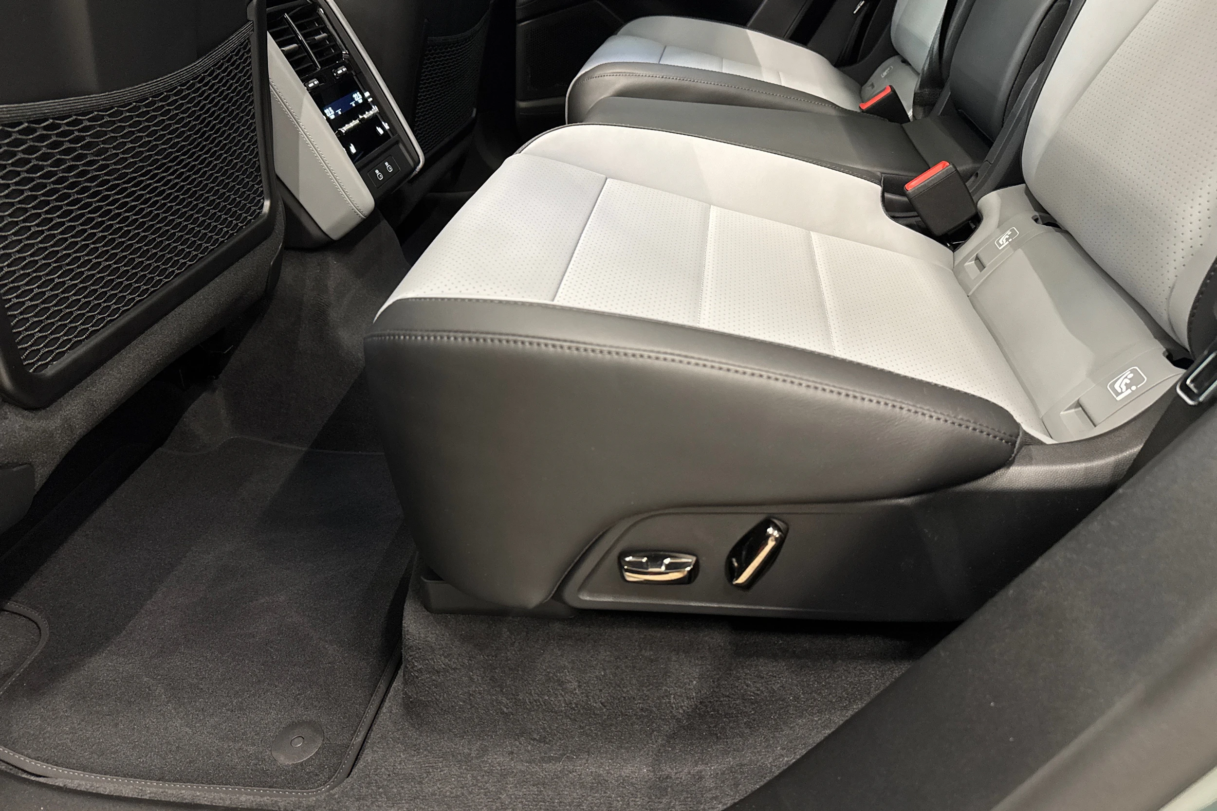 Vihreä Porsche Cayenne 2026 kuva 15.