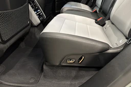 Vihreä Porsche Cayenne 2026 kuva 15.