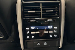Vihreä Porsche Cayenne 2026 kuva 16.
