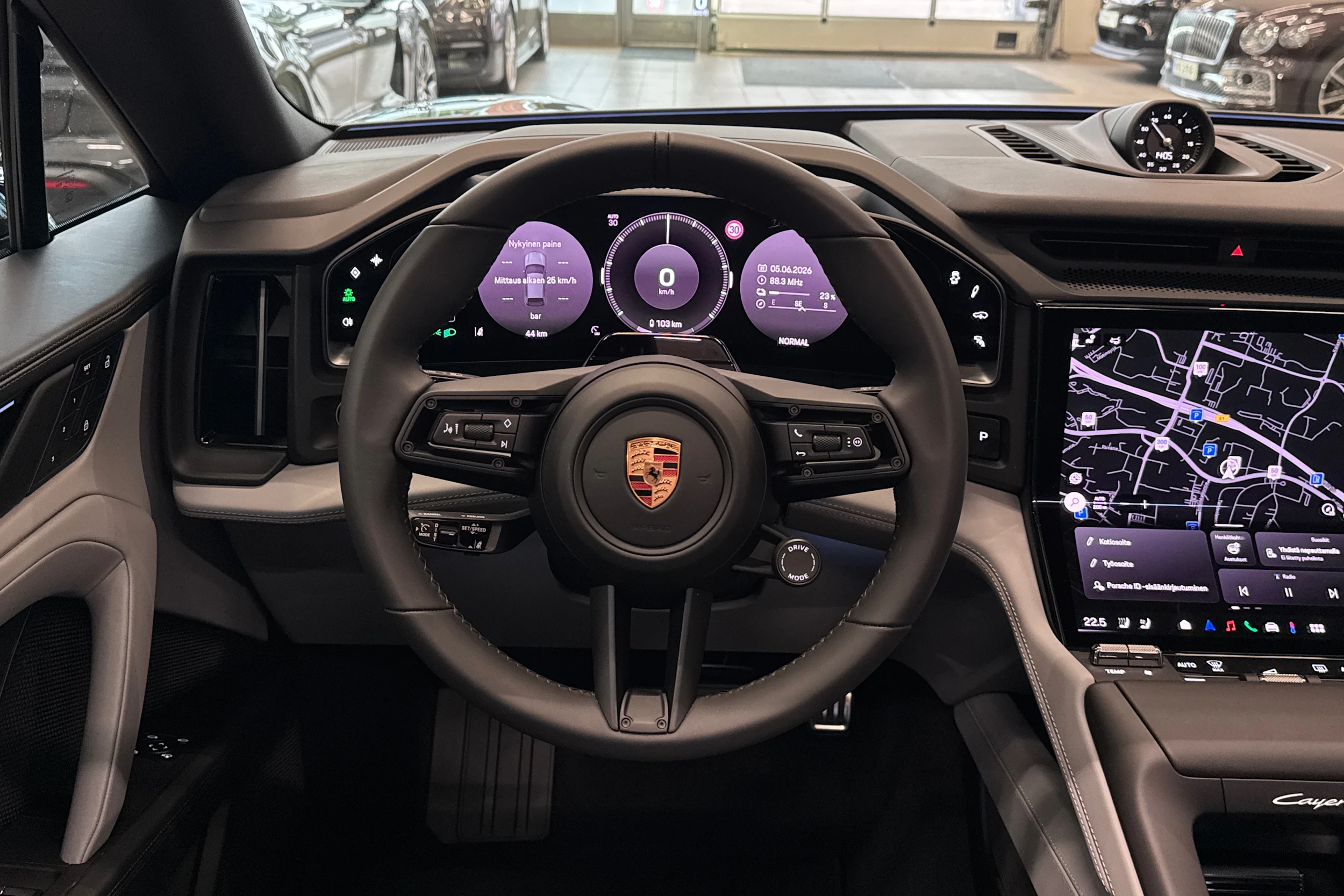 Vihreä Porsche Cayenne 2026 kuva 17.