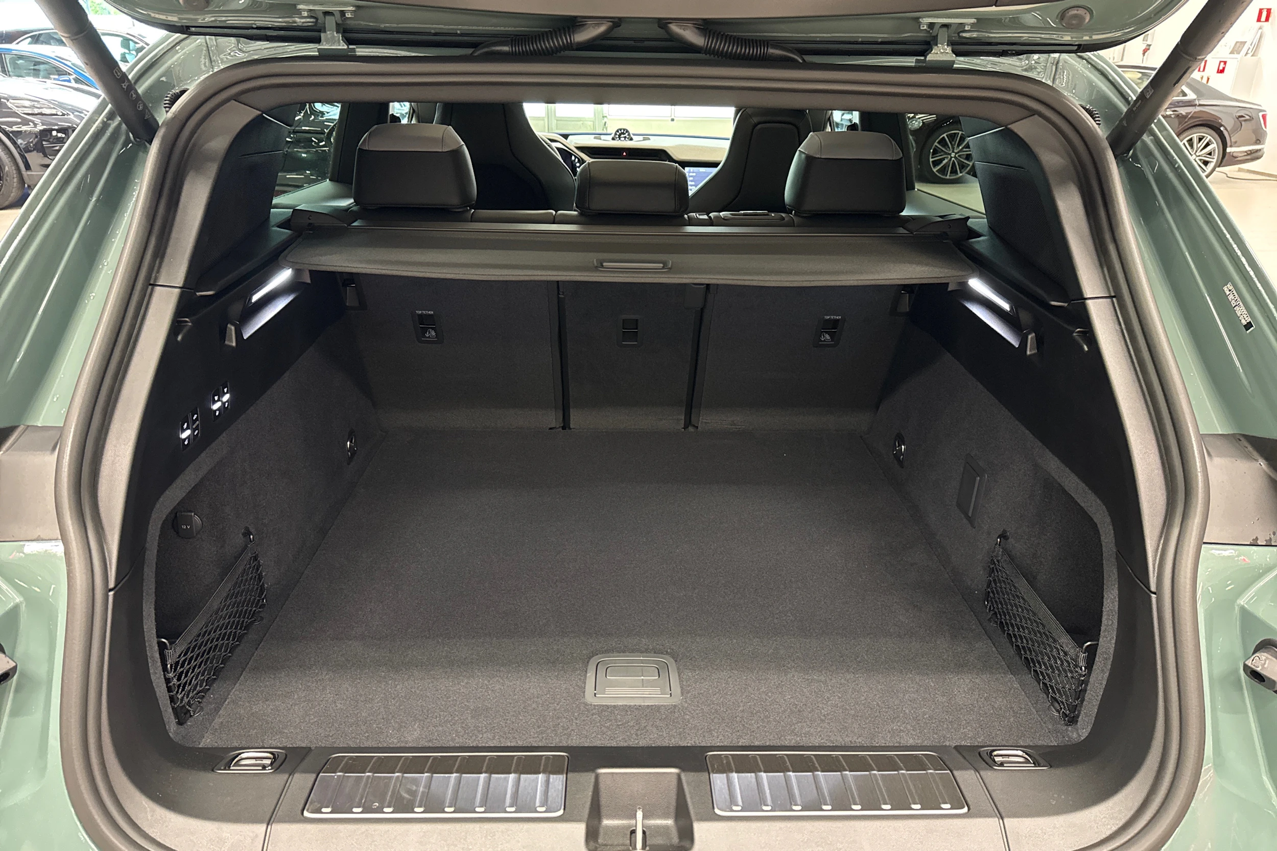 Vihreä Porsche Cayenne 2026 kuva 19.