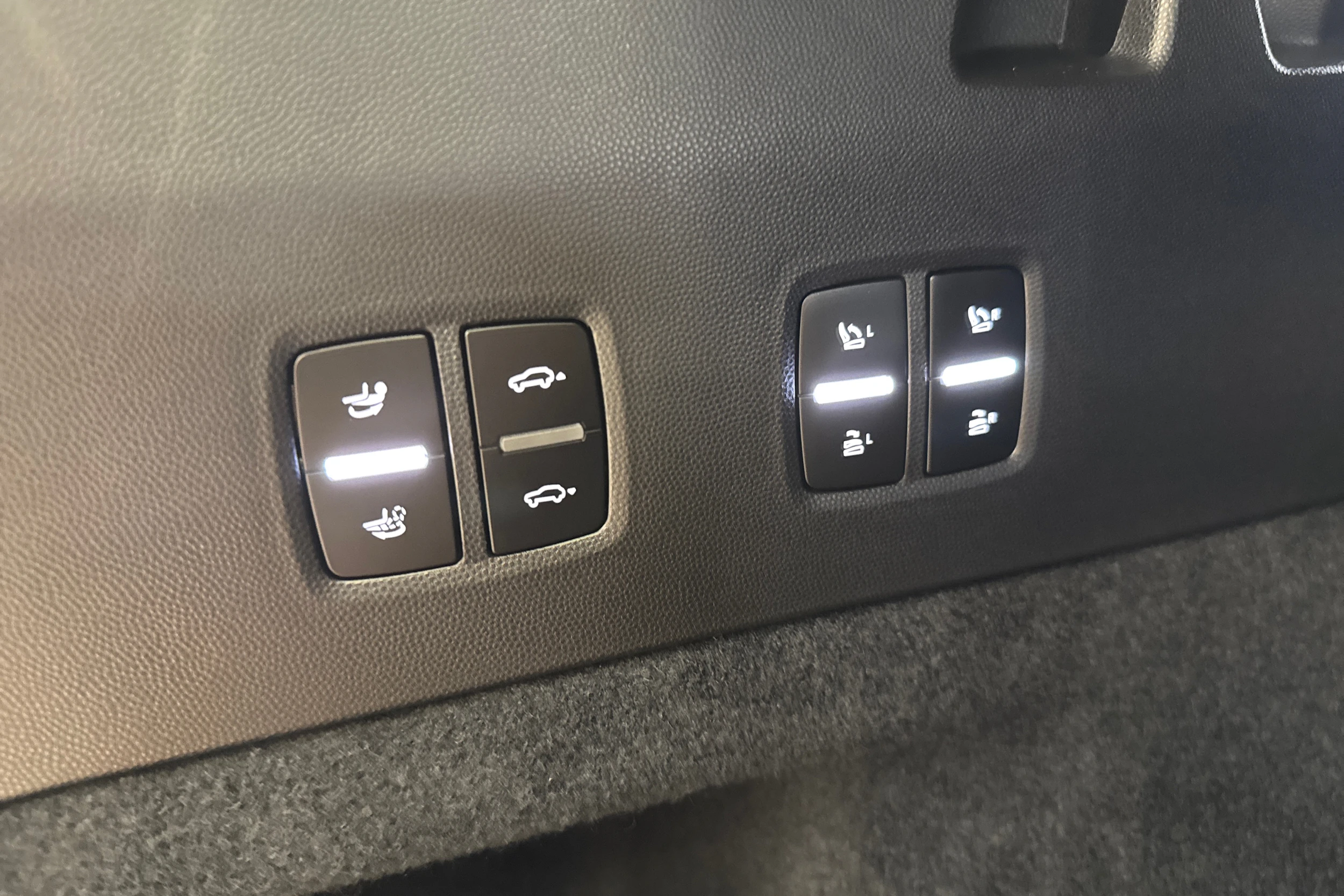Vihreä Porsche Cayenne 2026 kuva 20.