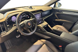 monteverde metallic Porsche Cayenne 2026 kuva 7.