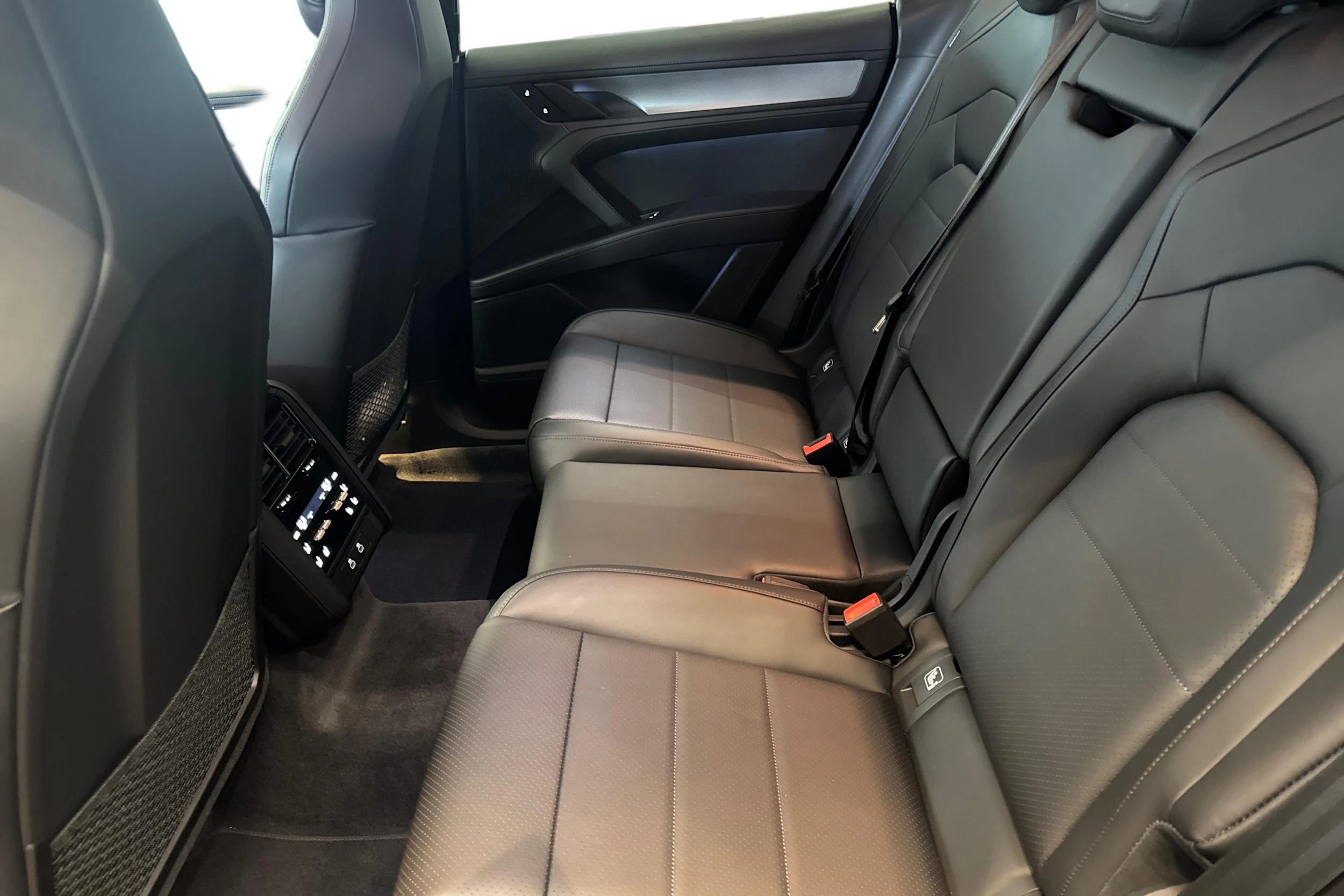 monteverde metallic Porsche Cayenne 2026 kuva 9.