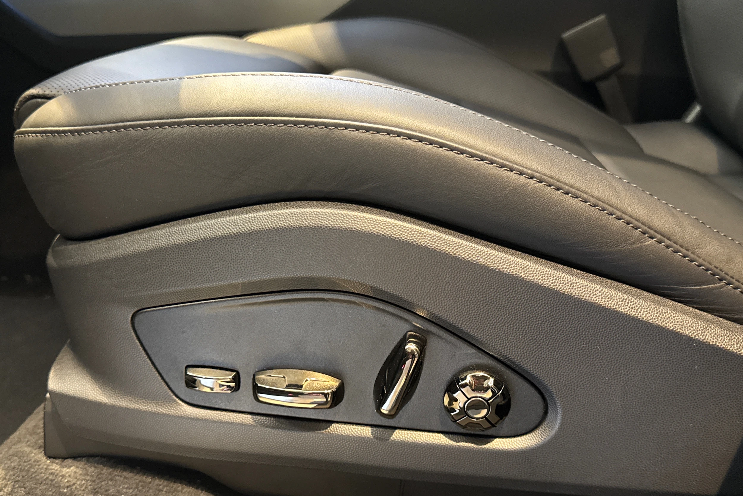 monteverde metallic Porsche Cayenne 2026 kuva 14.