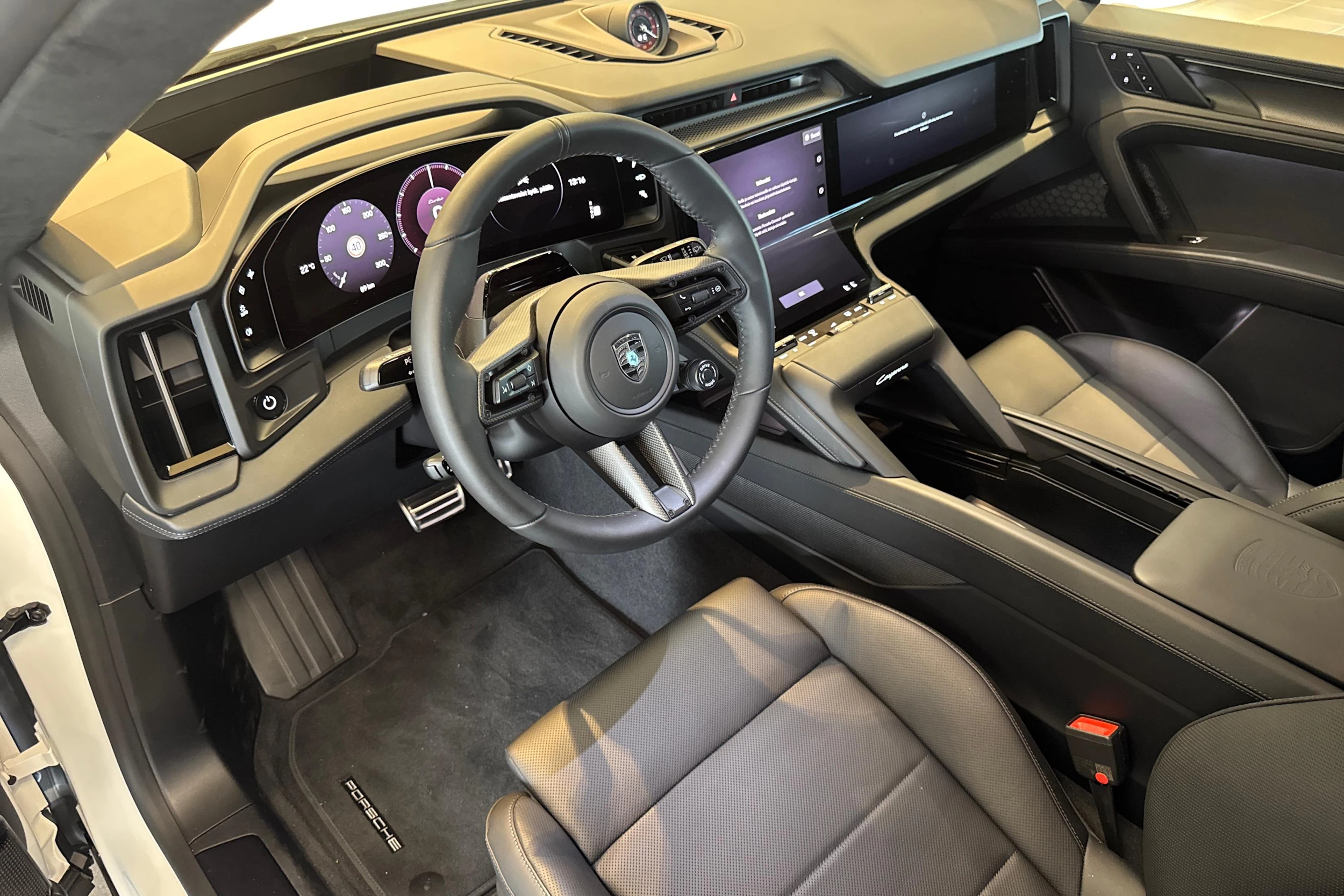 valkoinen Porsche Cayenne 2026 kuva 6.