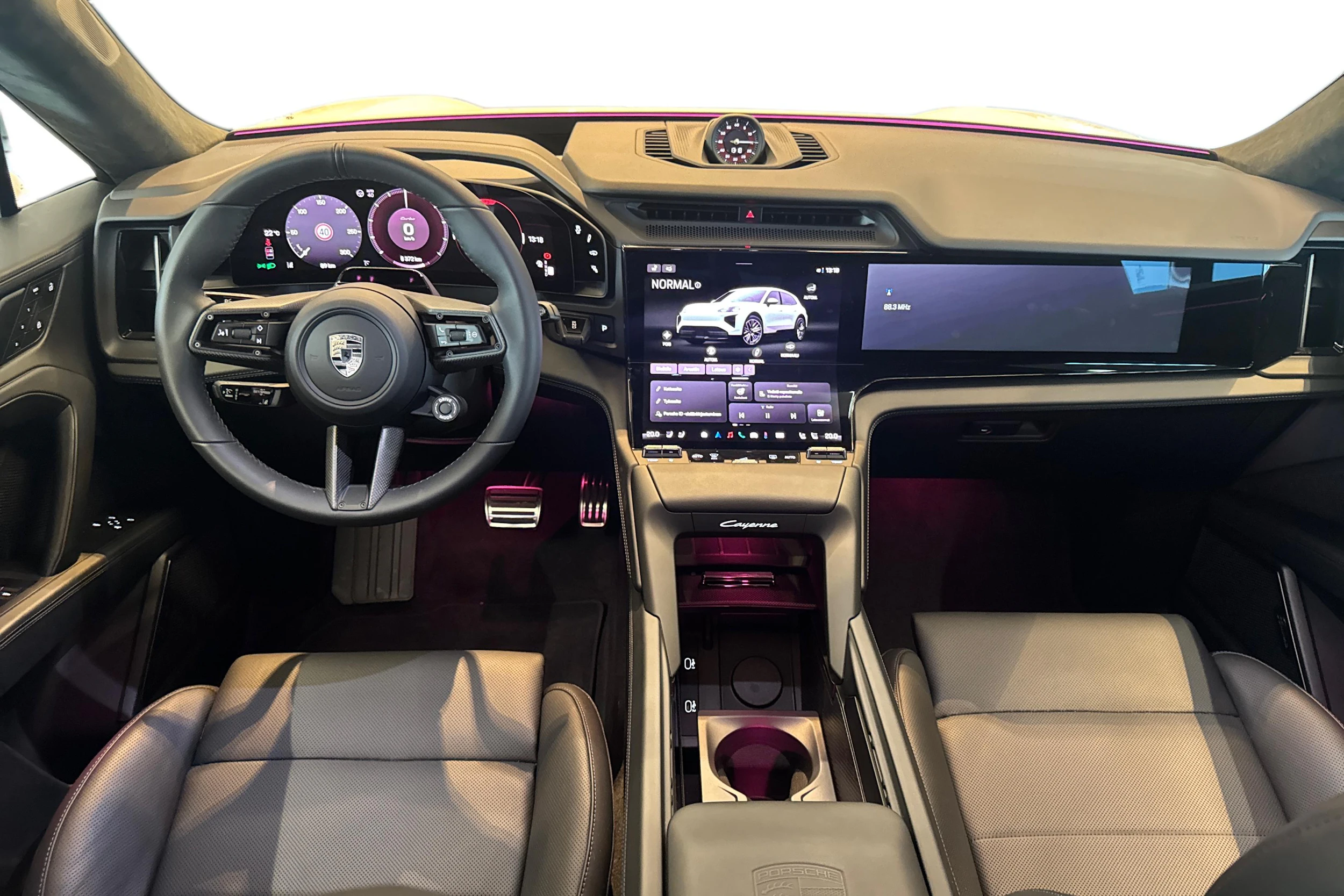 valkoinen Porsche Cayenne 2026 kuva 7.
