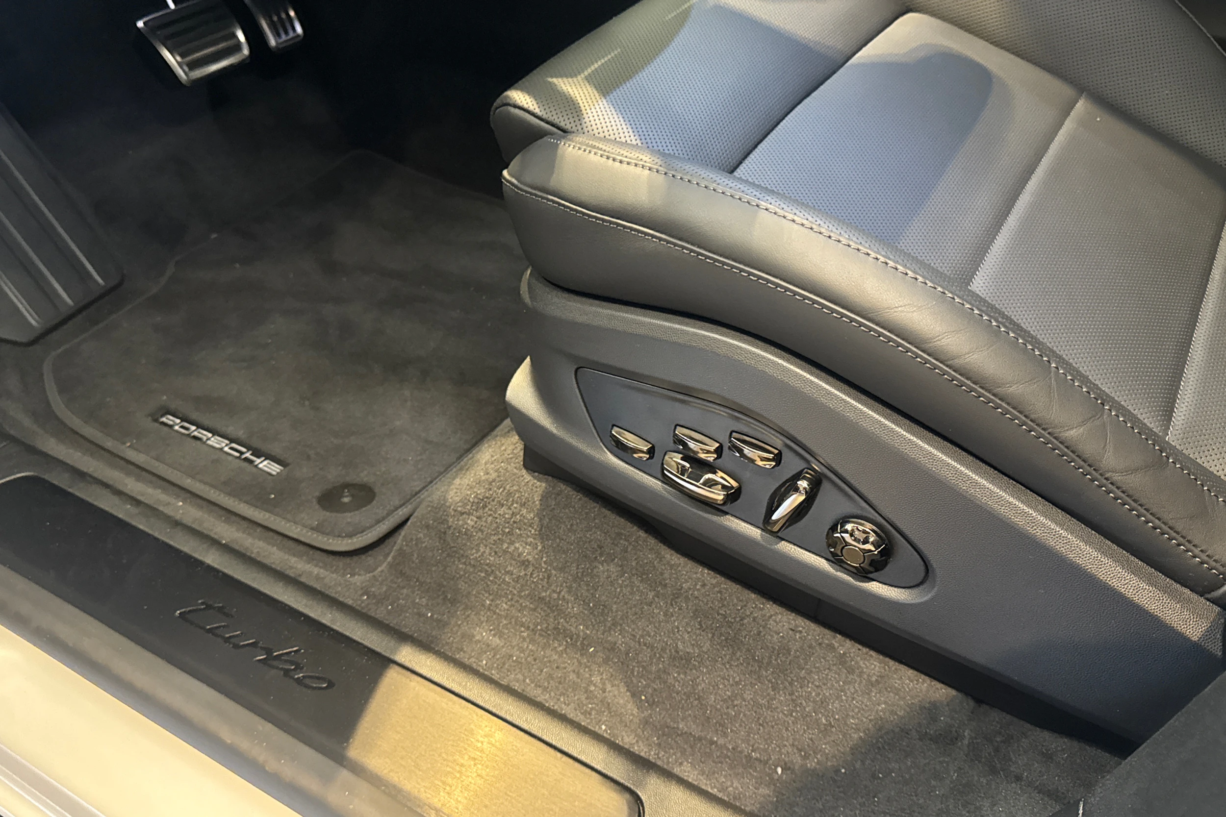valkoinen Porsche Cayenne 2026 kuva 11.