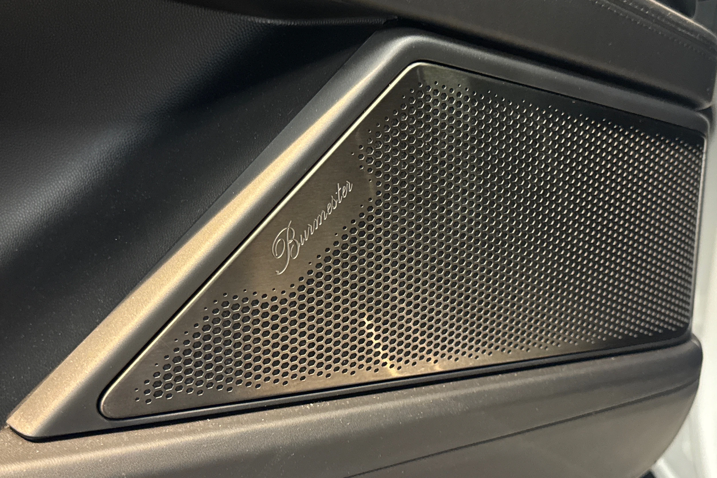 valkoinen Porsche Cayenne 2026 kuva 12.