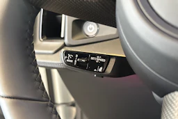 valkoinen Porsche Cayenne 2026 kuva 13.