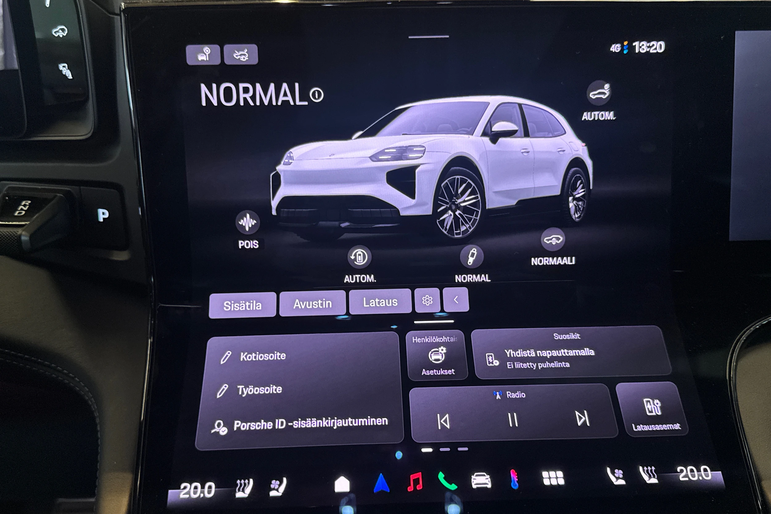valkoinen Porsche Cayenne 2026 kuva 14.