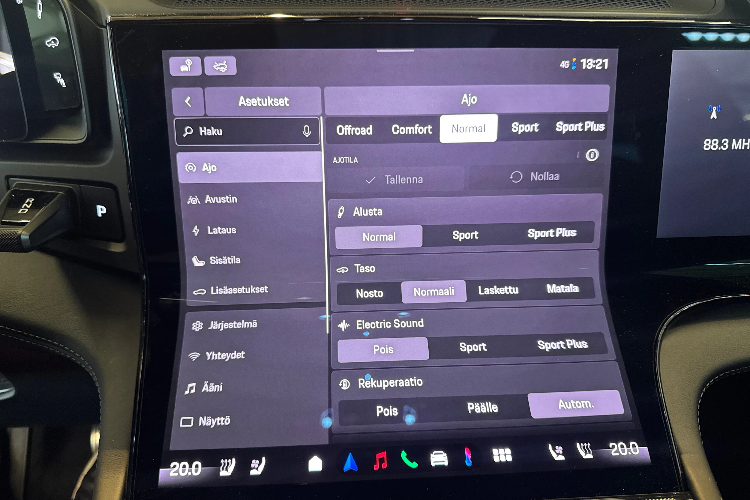 valkoinen Porsche Cayenne 2026 kuva 15.