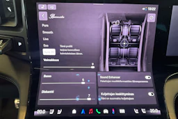 valkoinen Porsche Cayenne 2026 kuva 18.