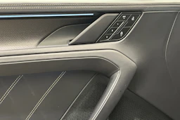 algarve blue metalli Porsche Cayenne 2026 kuva 17.