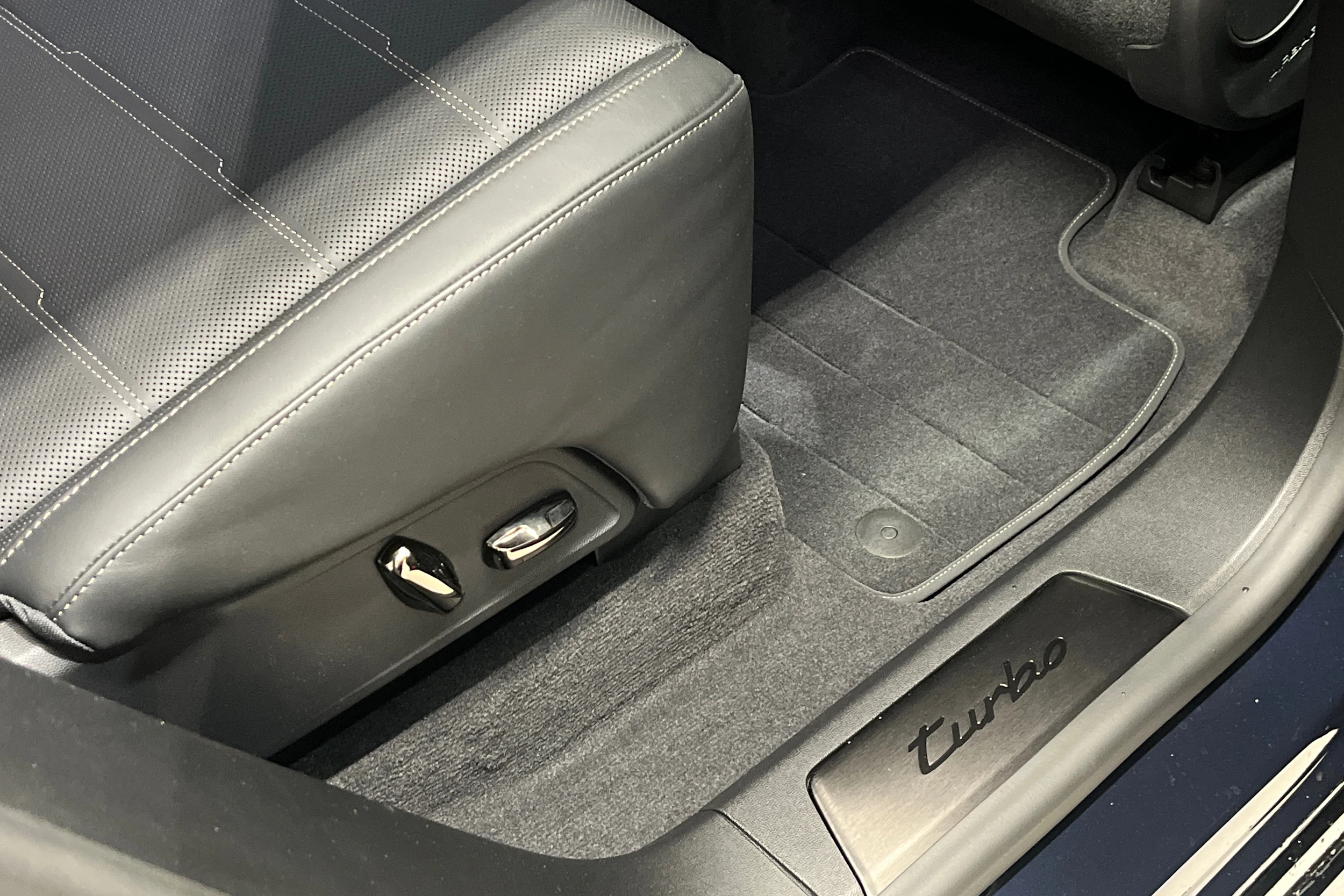 algarve blue metalli Porsche Cayenne 2026 kuva 25.