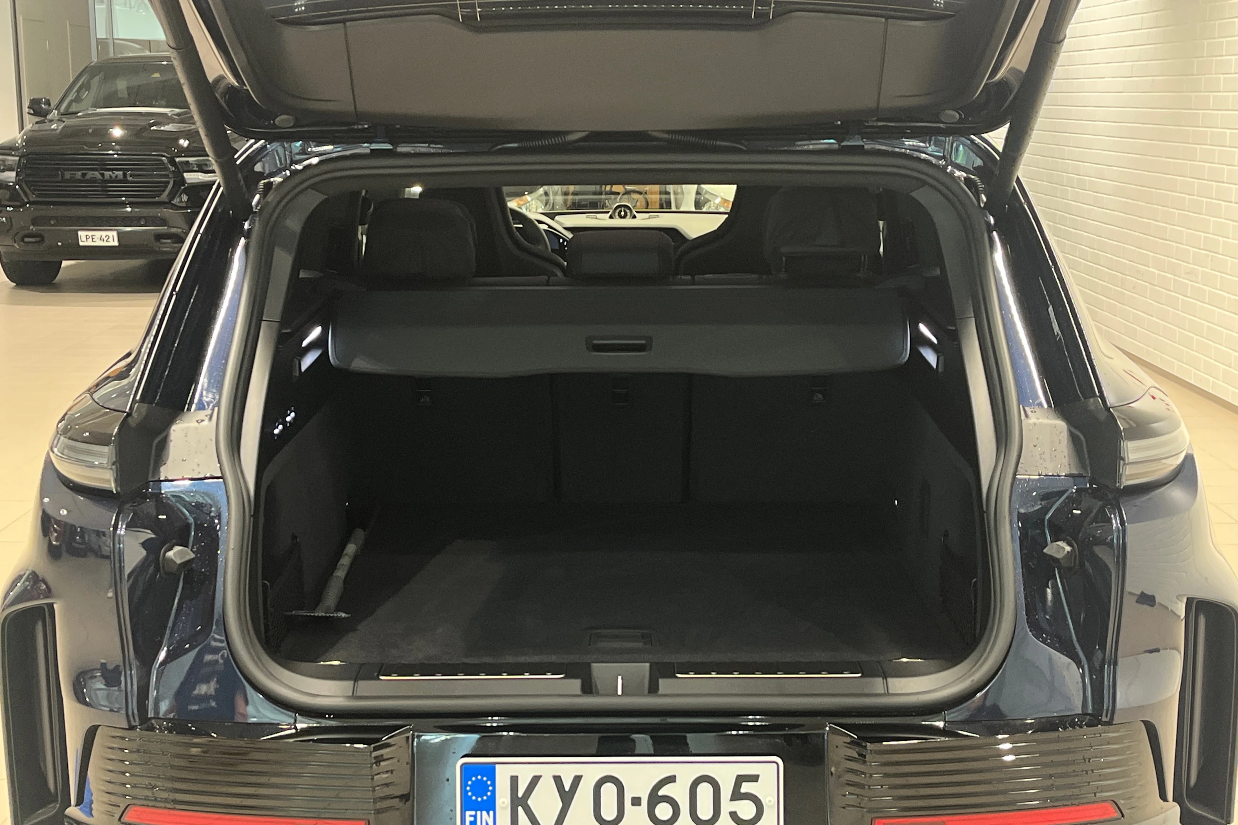 algarve blue metalli Porsche Cayenne 2026 kuva 31.