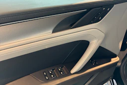chromite black metal Porsche Cayenne 2026 kuva 11.