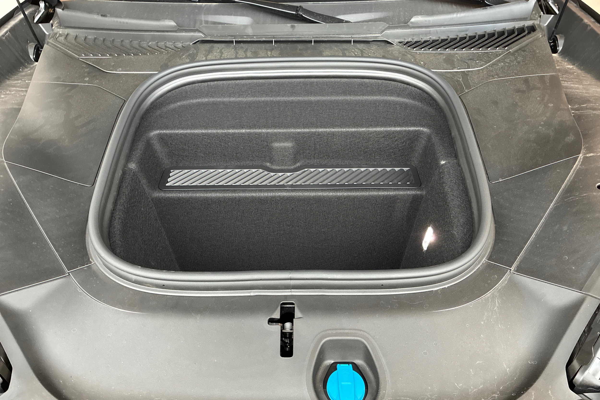 chromite black metal Porsche Cayenne 2026 kuva 22.