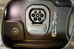 chromite black metal Porsche Cayenne 2026 kuva 26.