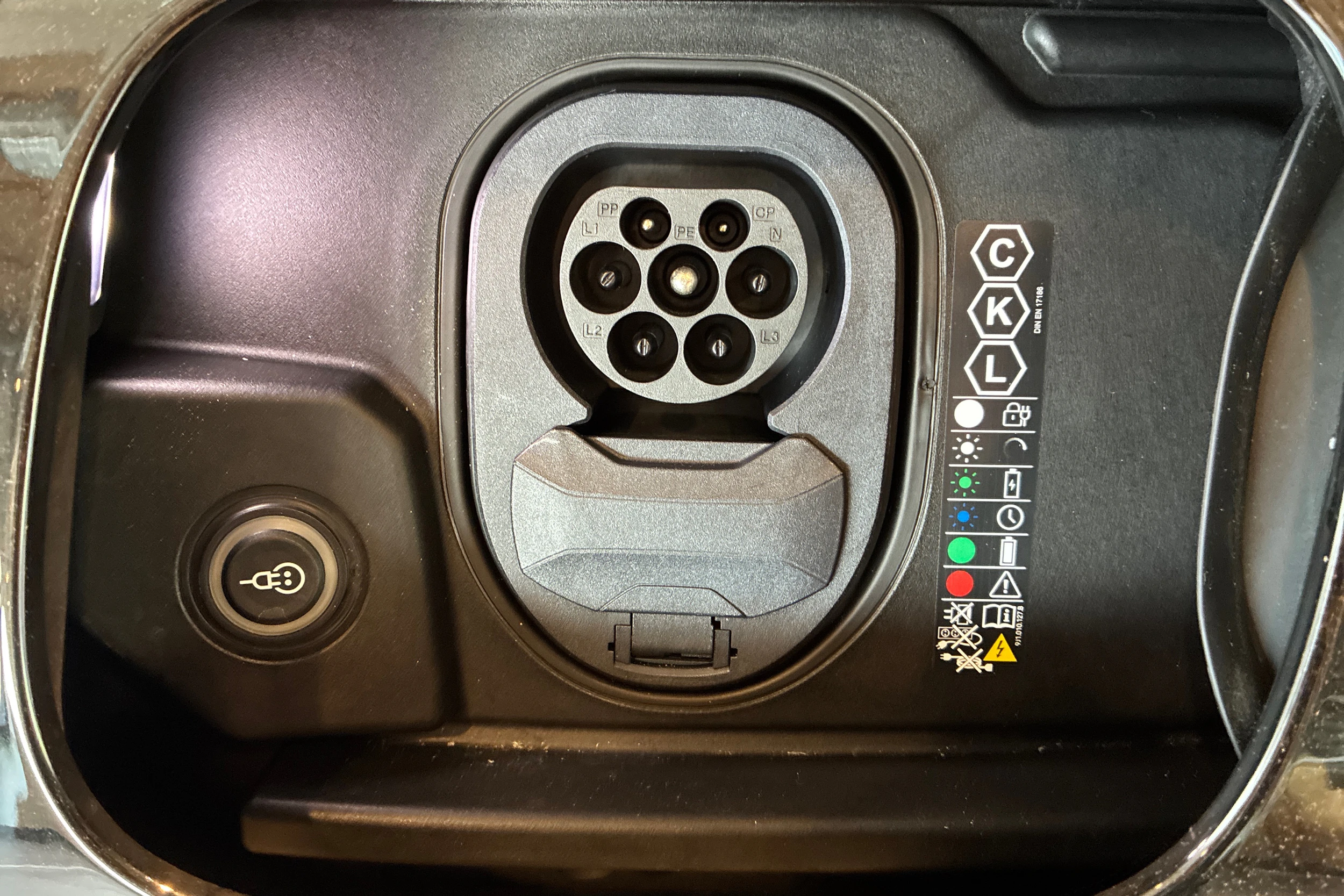 chromite black metal Porsche Cayenne 2026 kuva 26.