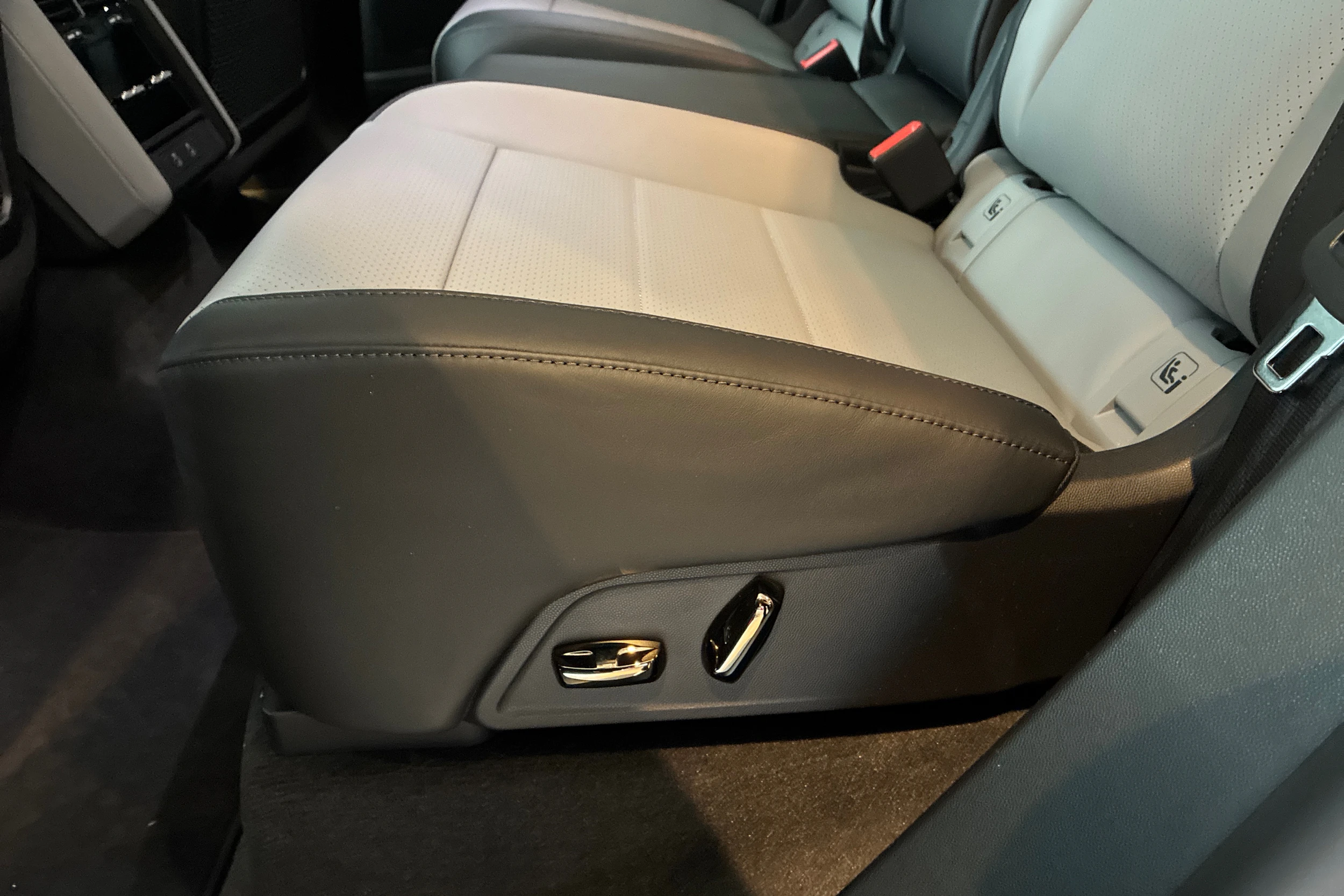 chromite black metal Porsche Cayenne 2026 kuva 27.