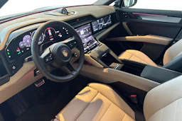 harmaa Porsche Cayenne 2026 kuva 6.