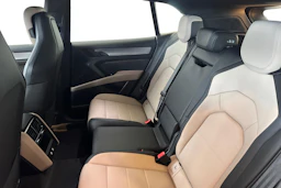 harmaa Porsche Cayenne 2026 kuva 8.
