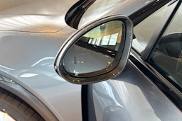 harmaa Porsche Cayenne 2026 kuva 10.