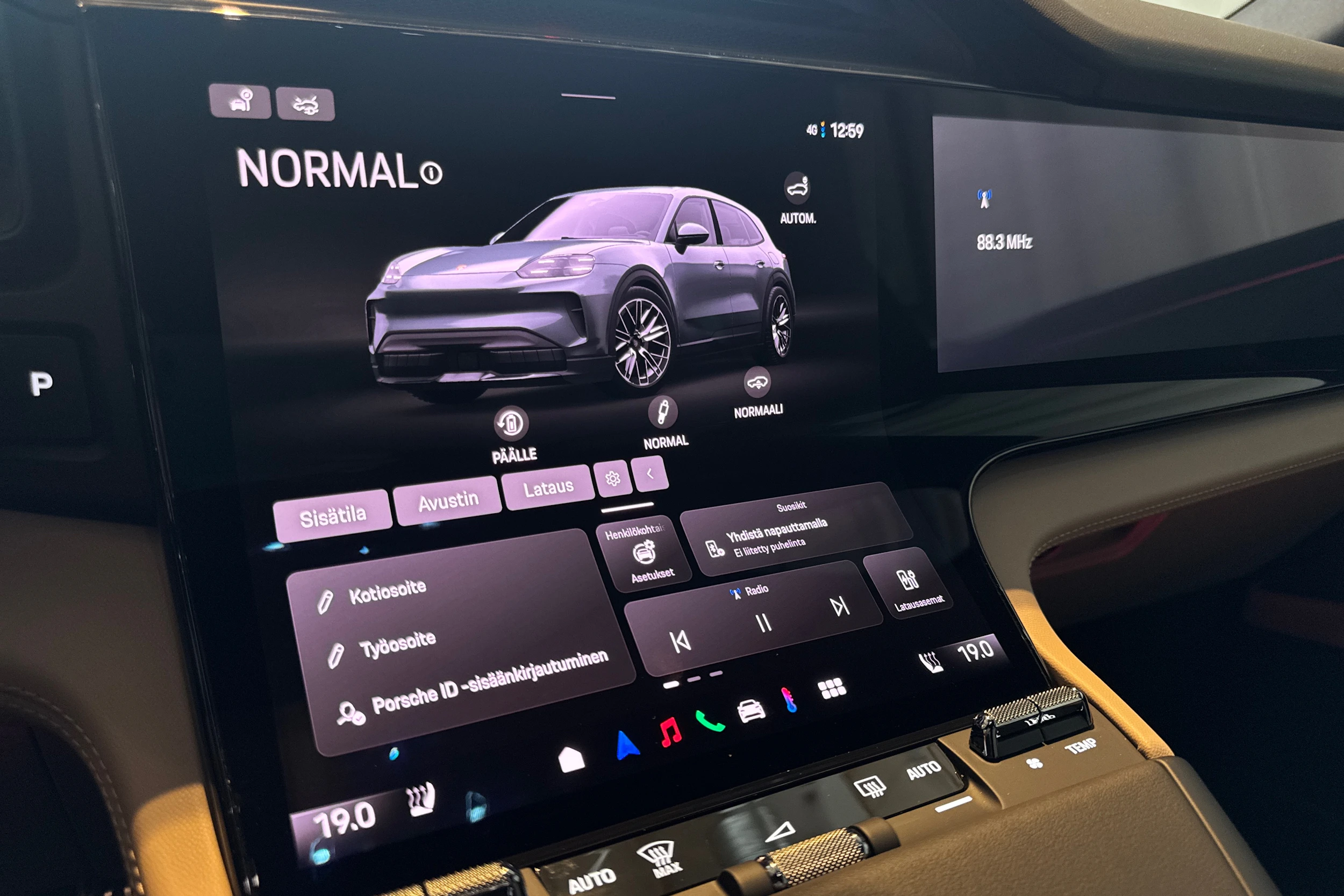 harmaa Porsche Cayenne 2026 kuva 14.