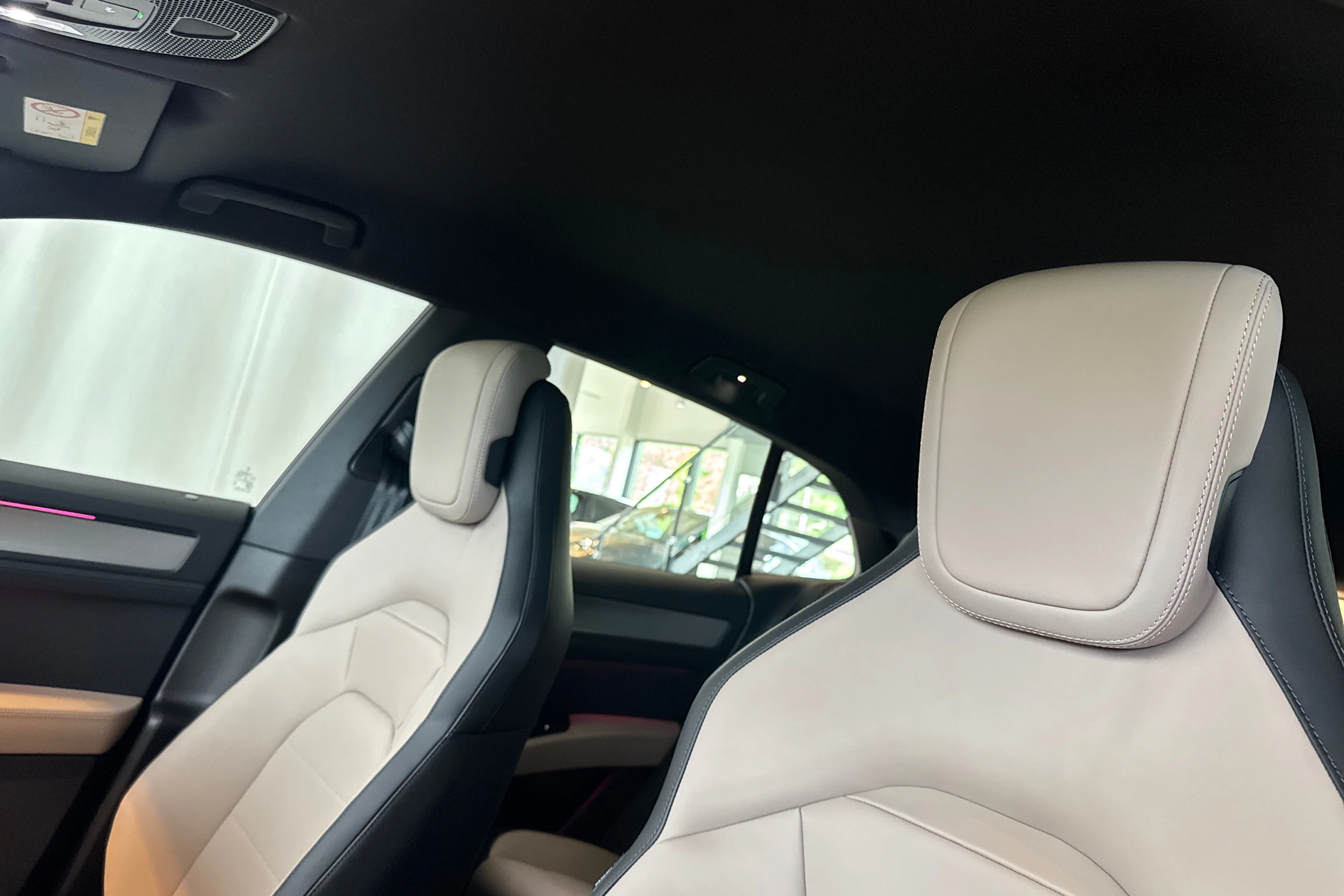 harmaa Porsche Cayenne 2026 kuva 19.